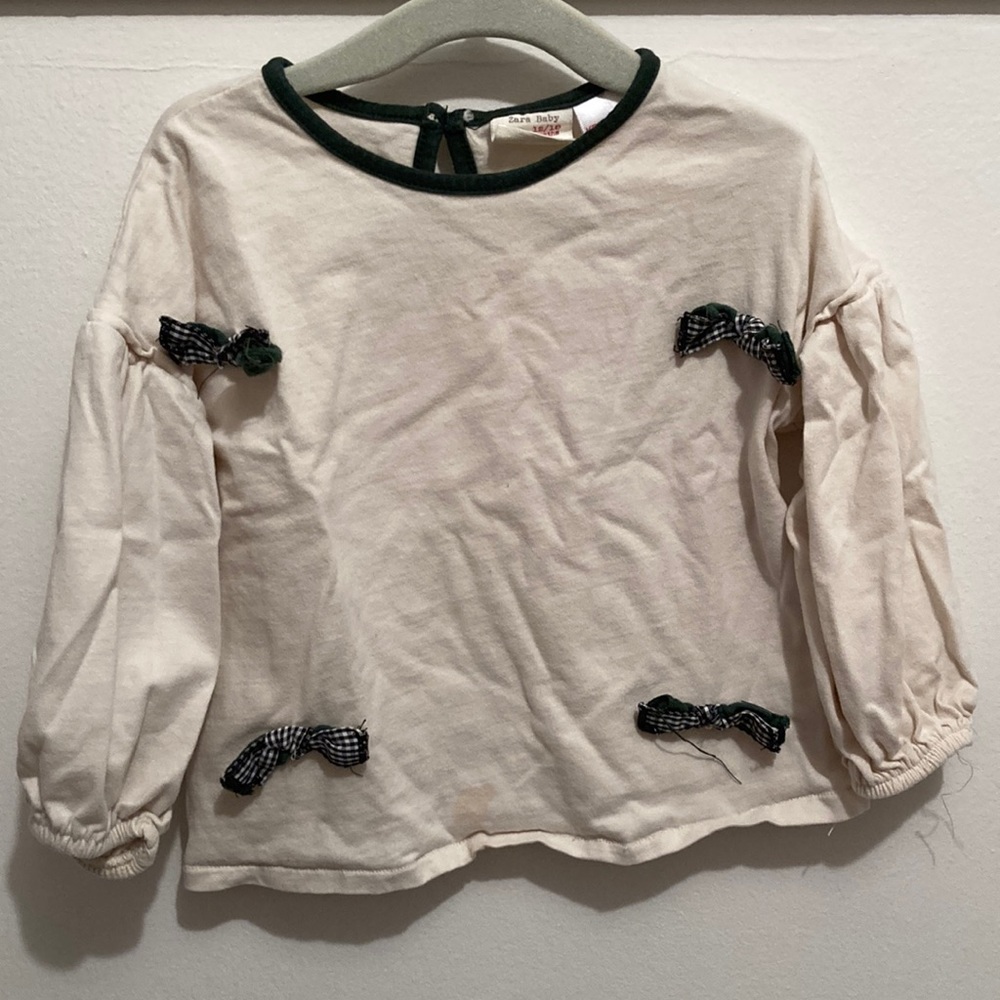 Zara baby 12-18M cream shirt with green and black bows. Slight stain pictured